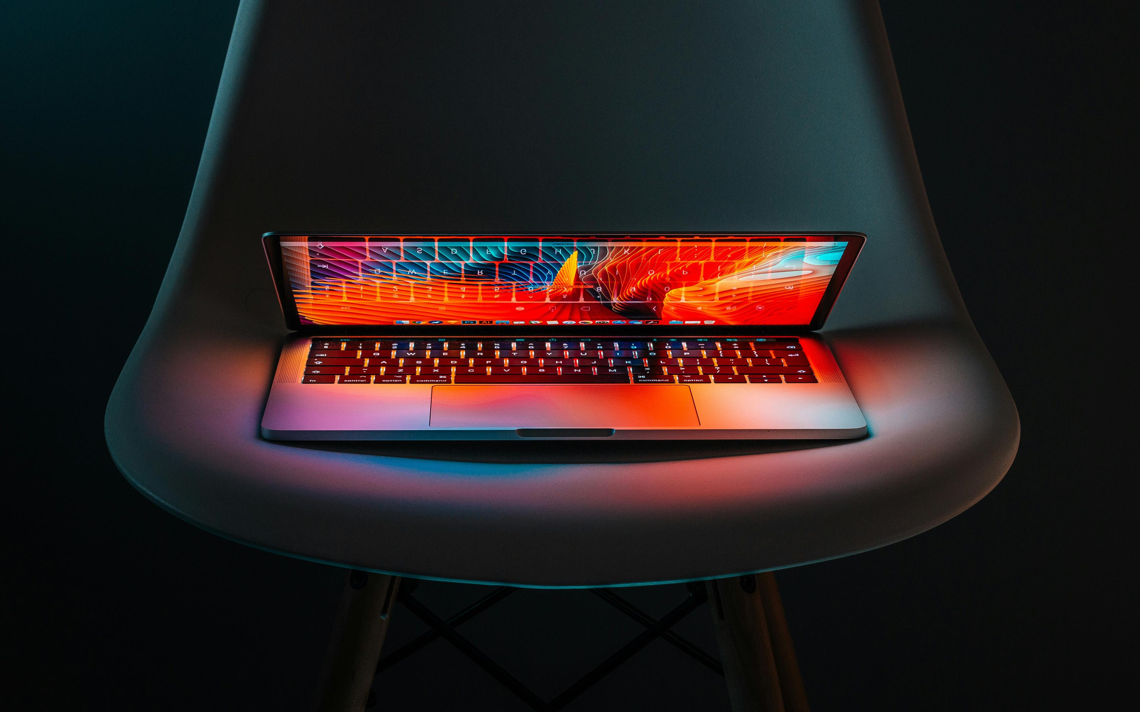 LAPTOPS & DESKTOPS